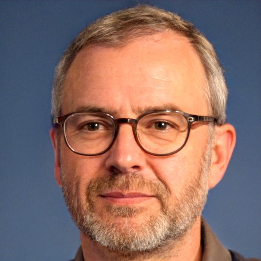 Bogdan Costescu, absolvent al programului de analiză financiară
